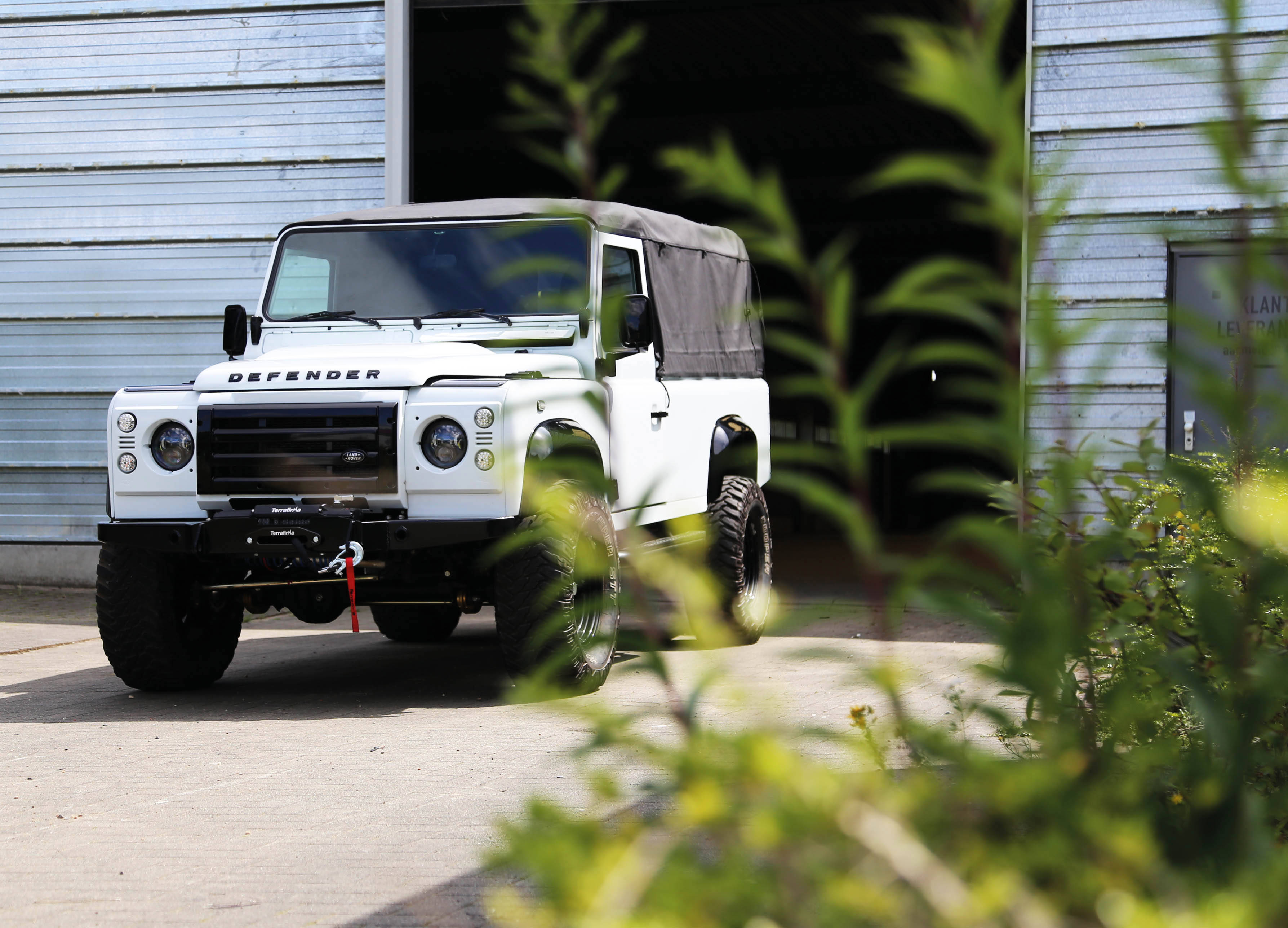 SILODROME — A Restored And Modified Land Rover Defender 110 V8