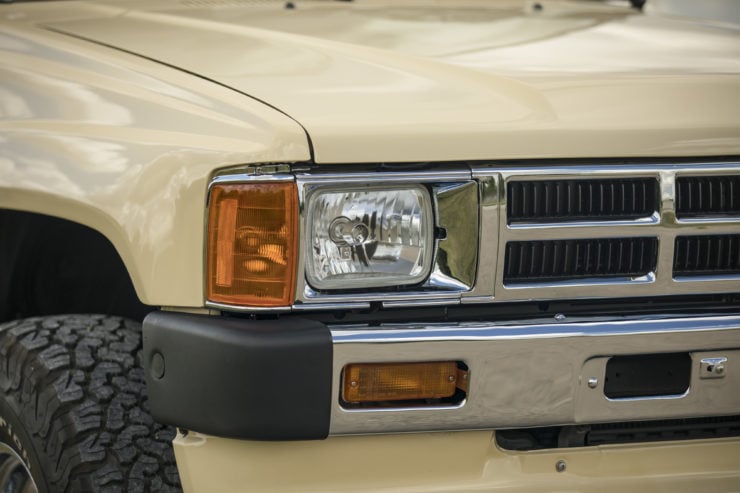 Toyota 4×4 Pickup HiLux Headlight