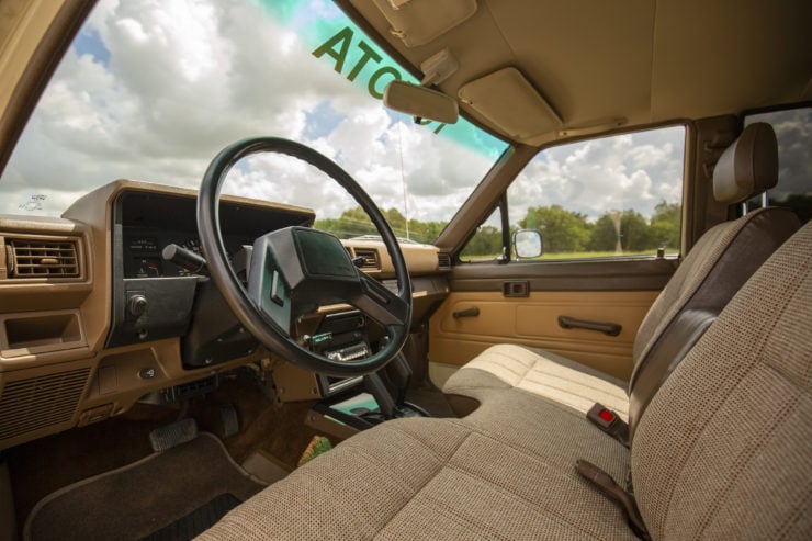 Toyota 4×4 Pickup HiLux Interior