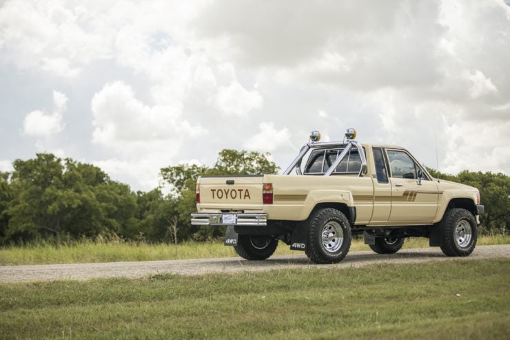 Toyota 4×4 Pickup HiLux Rear Side