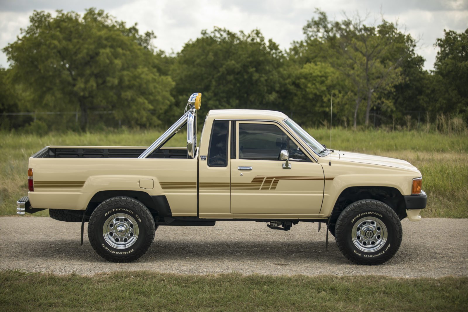 The Fourth-Generation Toyota 4×4 Pickup - The Indestructible Hilux