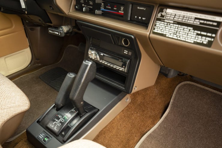 Toyota 4×4 Pickup HiLux Center Console