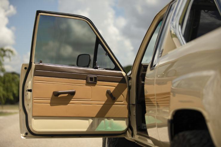 Toyota 4×4 Pickup HiLux Door