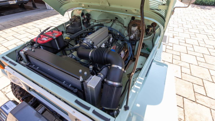 Pickup Toyota FJ45 Land Cruiser V8