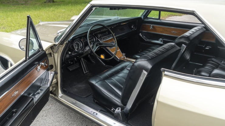 Buick Riviera First Generation interior