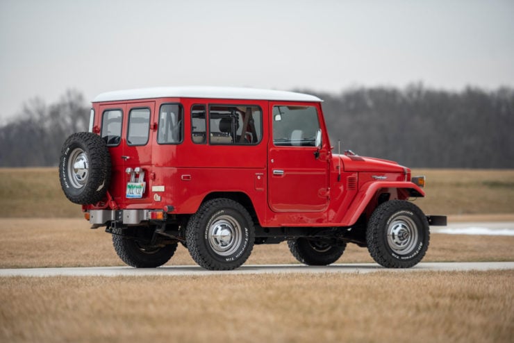 Toyota FJ40 Land Cruiser Back