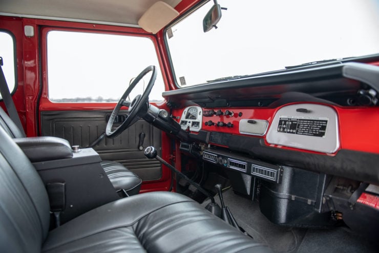 Toyota FJ40 Land Cruiser Interior