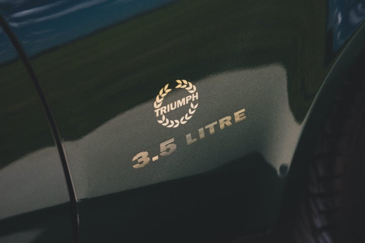 Triumph TR8 Logo