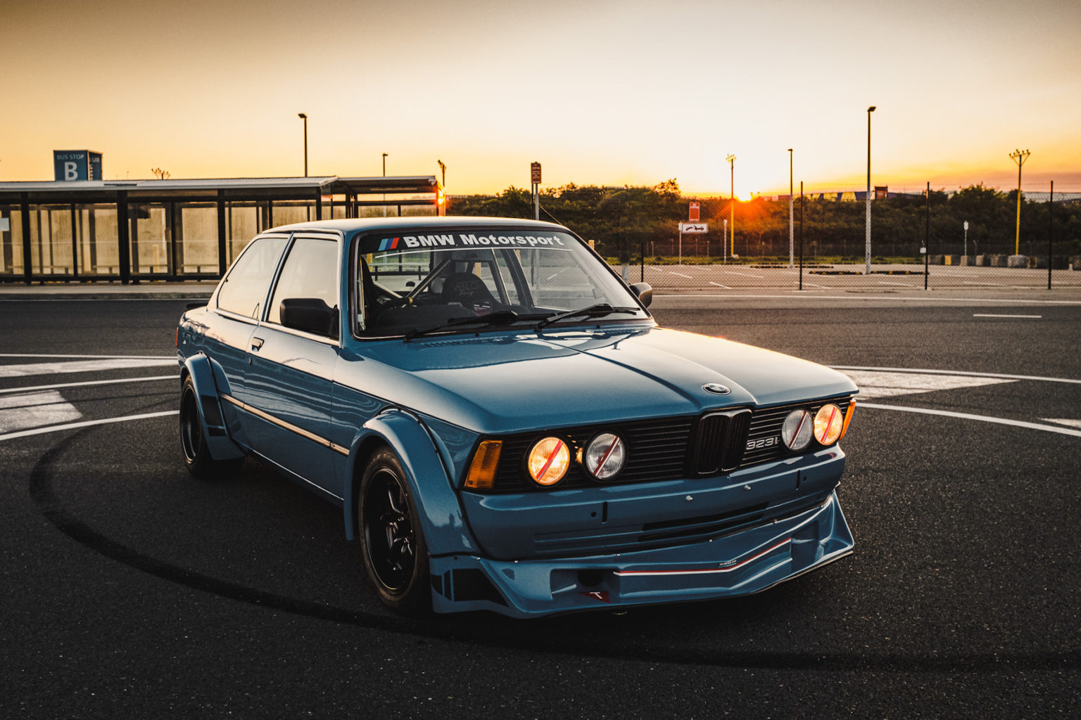 BMW E21 Racer – An Australian-Built Asphalt Weapon