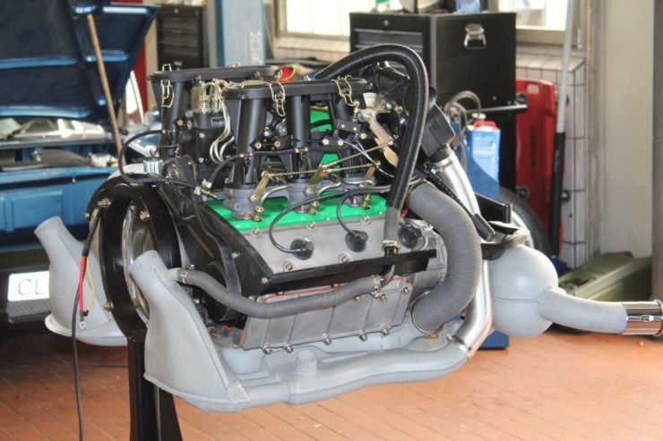 Porsche 911 2.4 MFI Engine 4