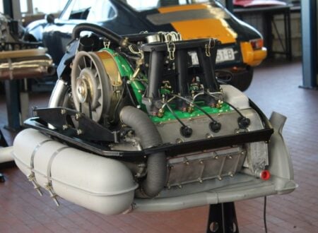 Porsche 911 2.4 MFI Engine