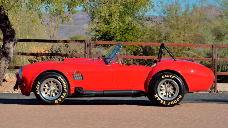 Shelby Cobra 427 Side