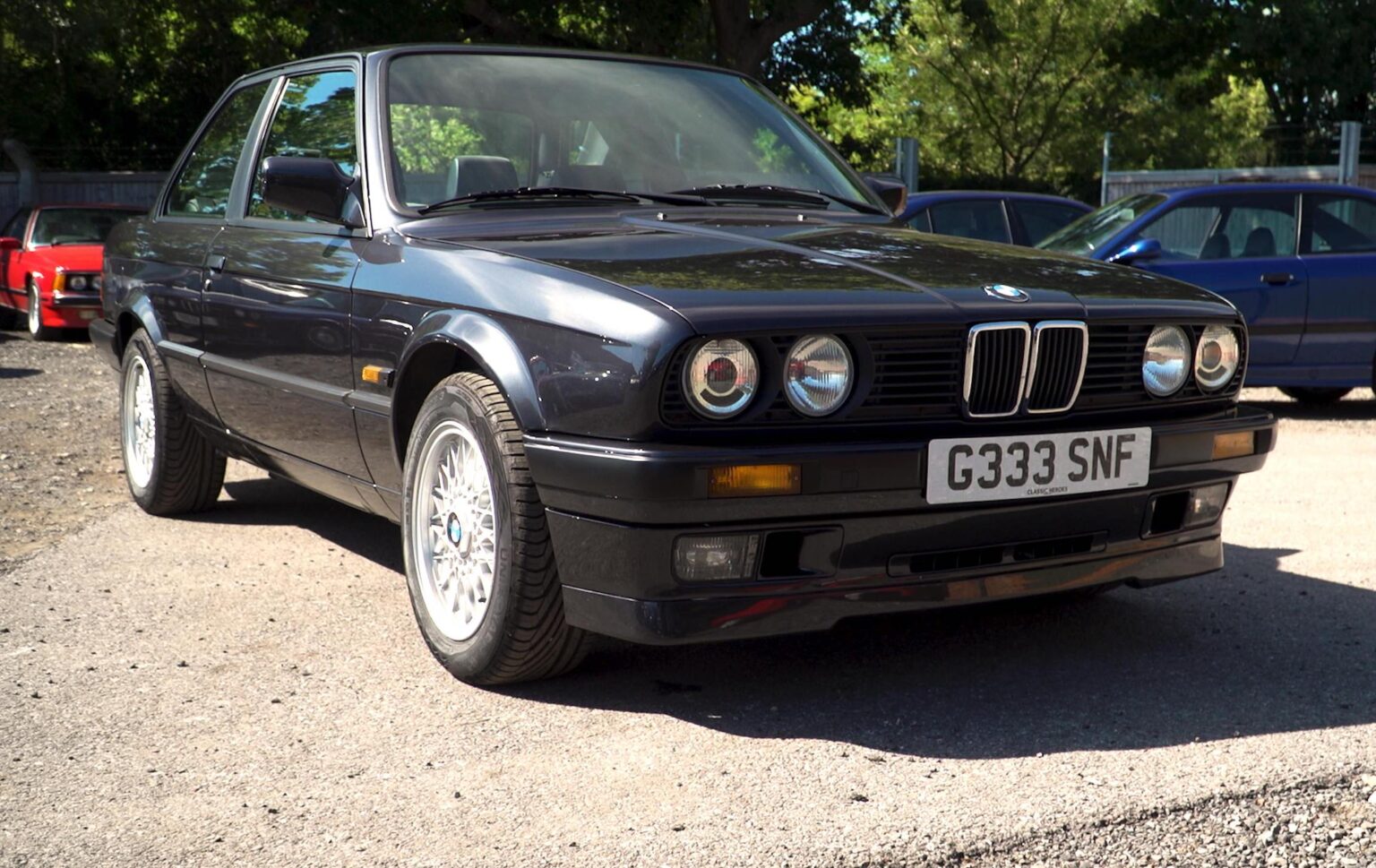 Film: The Rare BMW 320iS – The Undercover Little Brother To The E30 BMW M3