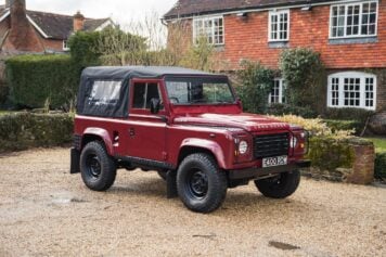 Land Rover Defender 5