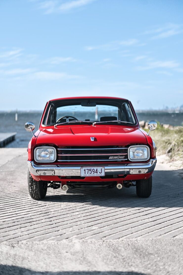 Mazda 1200 Coupe 4