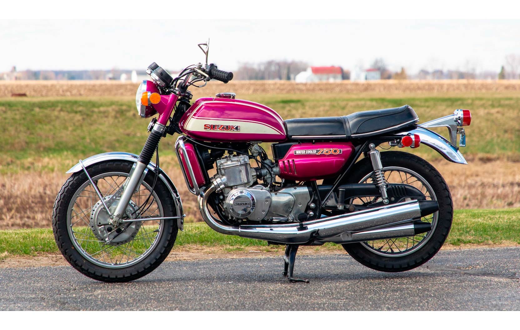 Suzuki GT750 - Classic Motorbikes