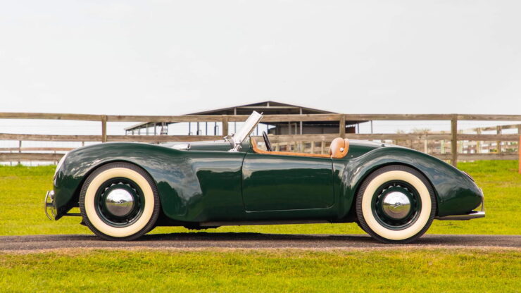 1939 Ford Custom Roadster 2