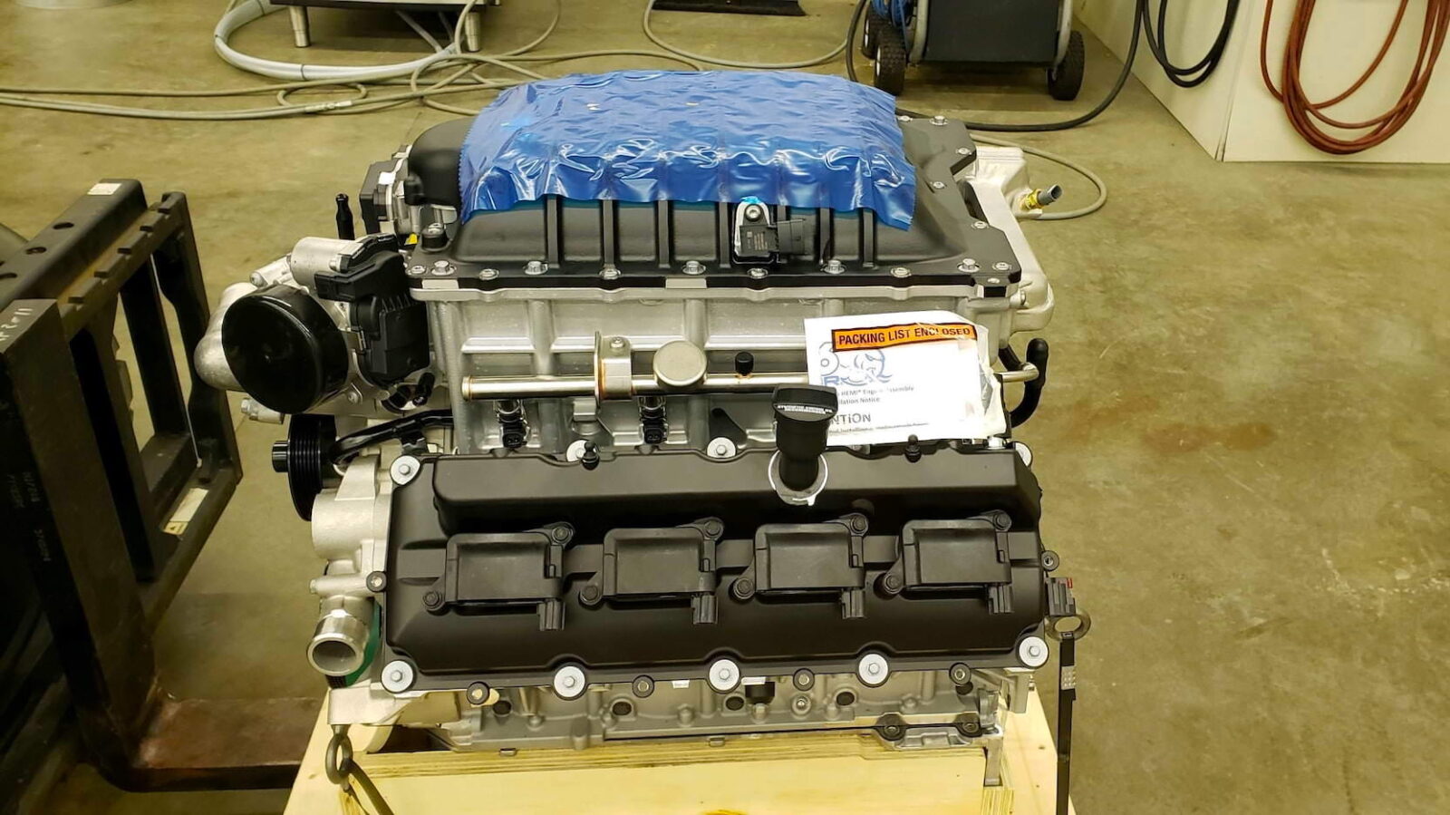 Dodge Hellephant 1,000 HP Crate Engine MSRP 29,995 USD