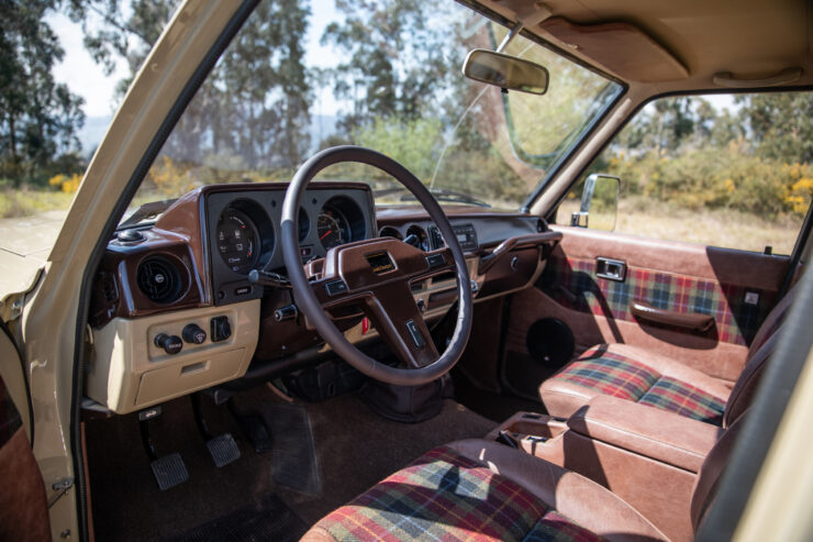 Toyota Land Cruiser FJ60 Interior