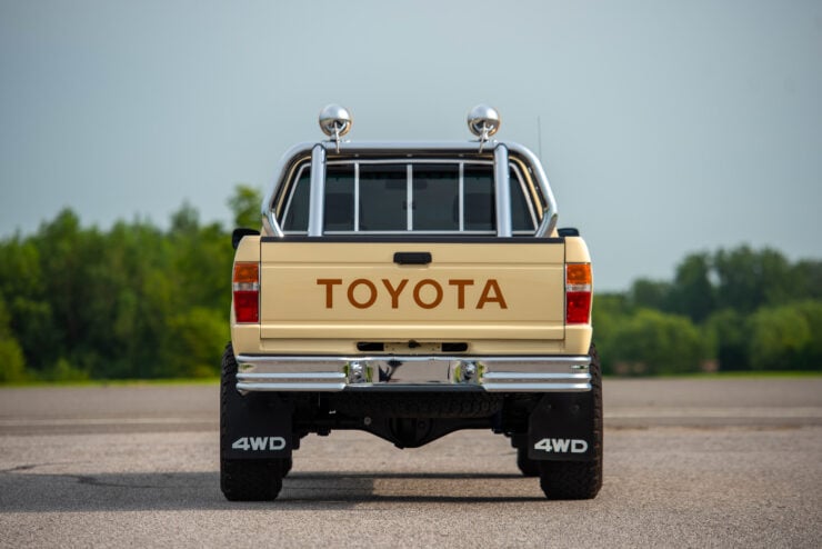 Toyota 4×4 Xtracab Pickup 6