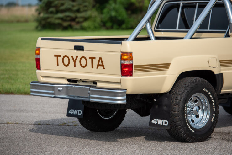 Toyota 4×4 Xtracab Pickup 9