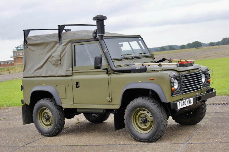 Land Rover Winter Water Wolf 13