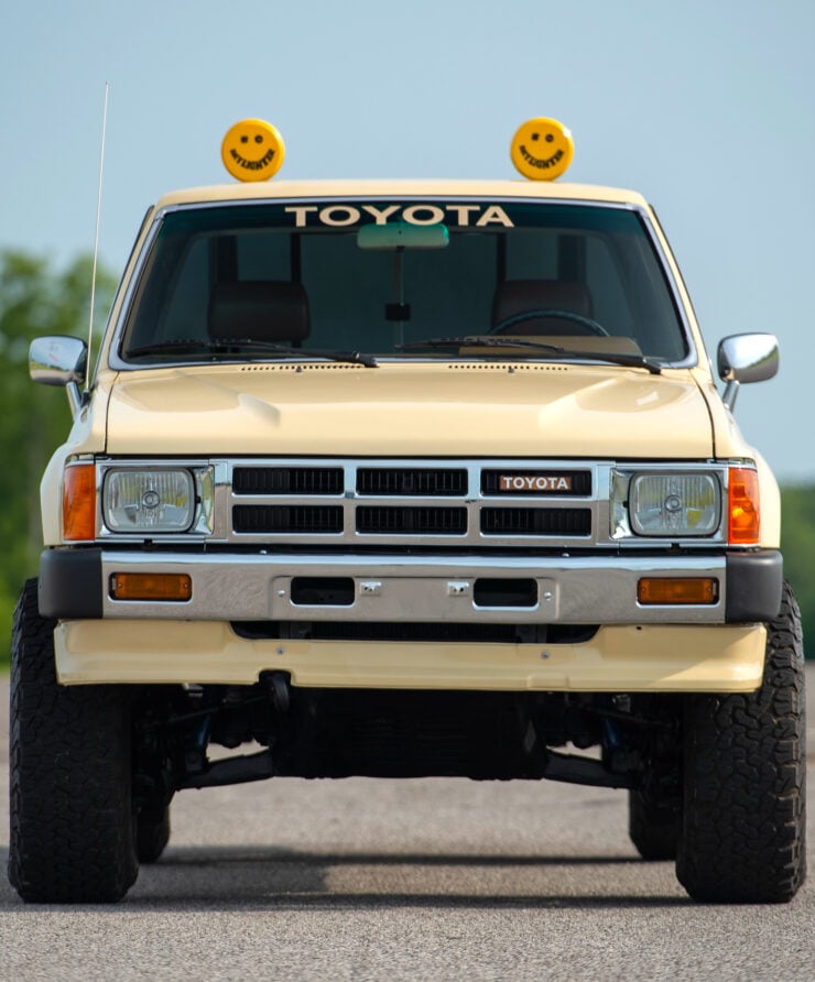 Toyota 4×4 Xtracab Pickup Front