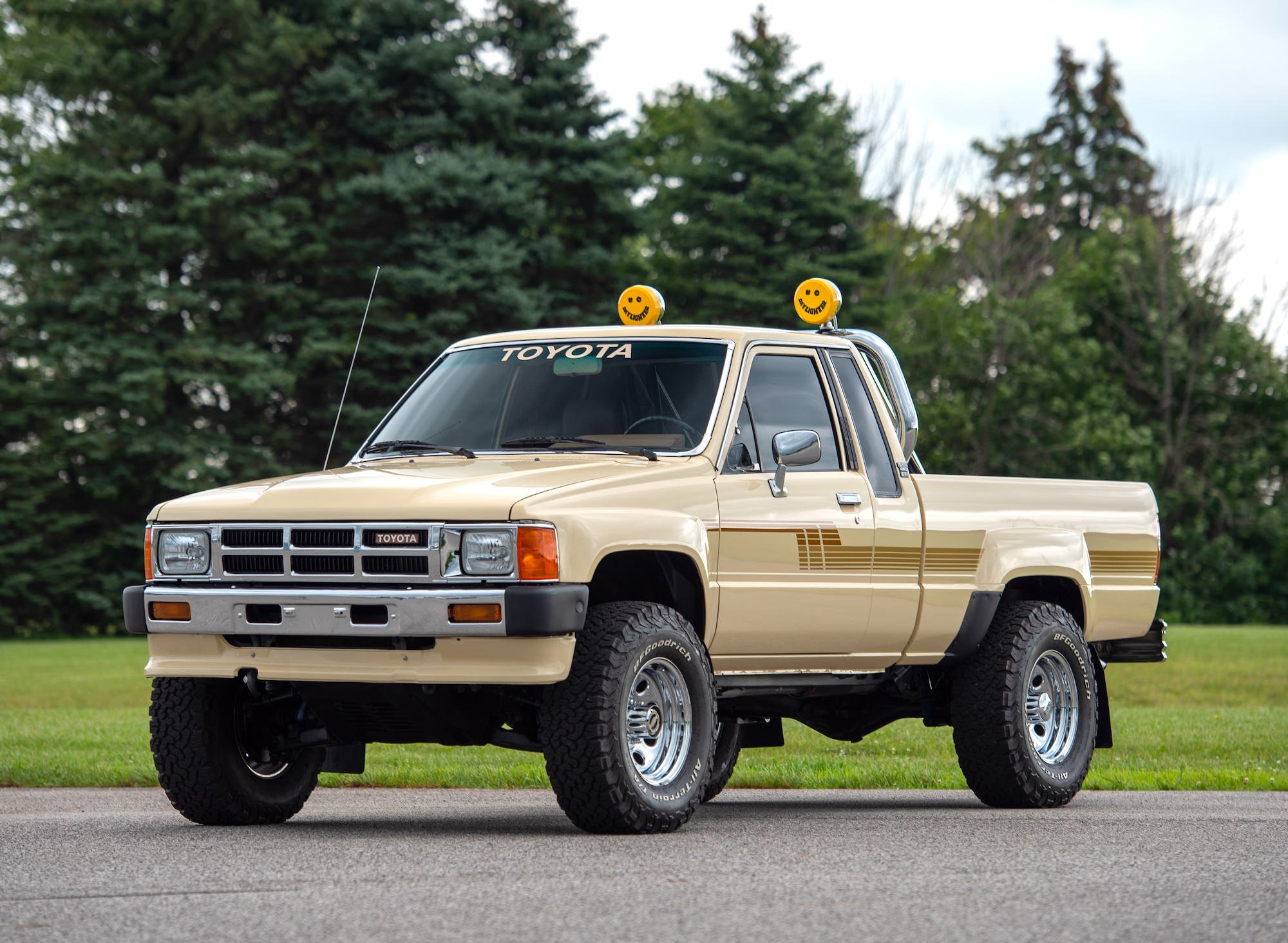For Sale: An Iconic 1986 Toyota 4×4 Xtracab Pickup via @Silodrome