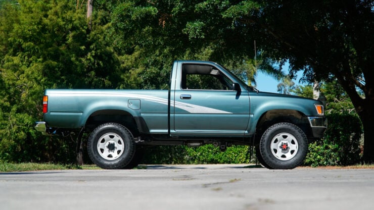 Fifth Generation Toyota Pickup Hilux 2