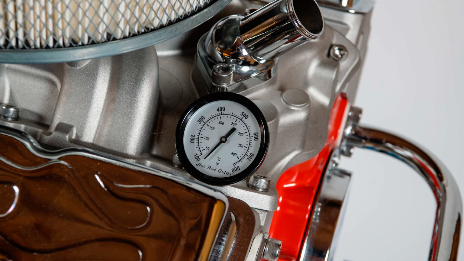 The Hot Rod Grill Barbecue V8