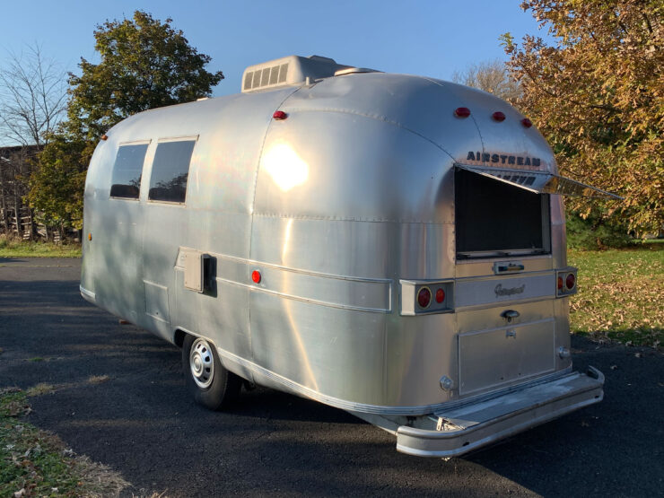 Airstream Globetrotter 1