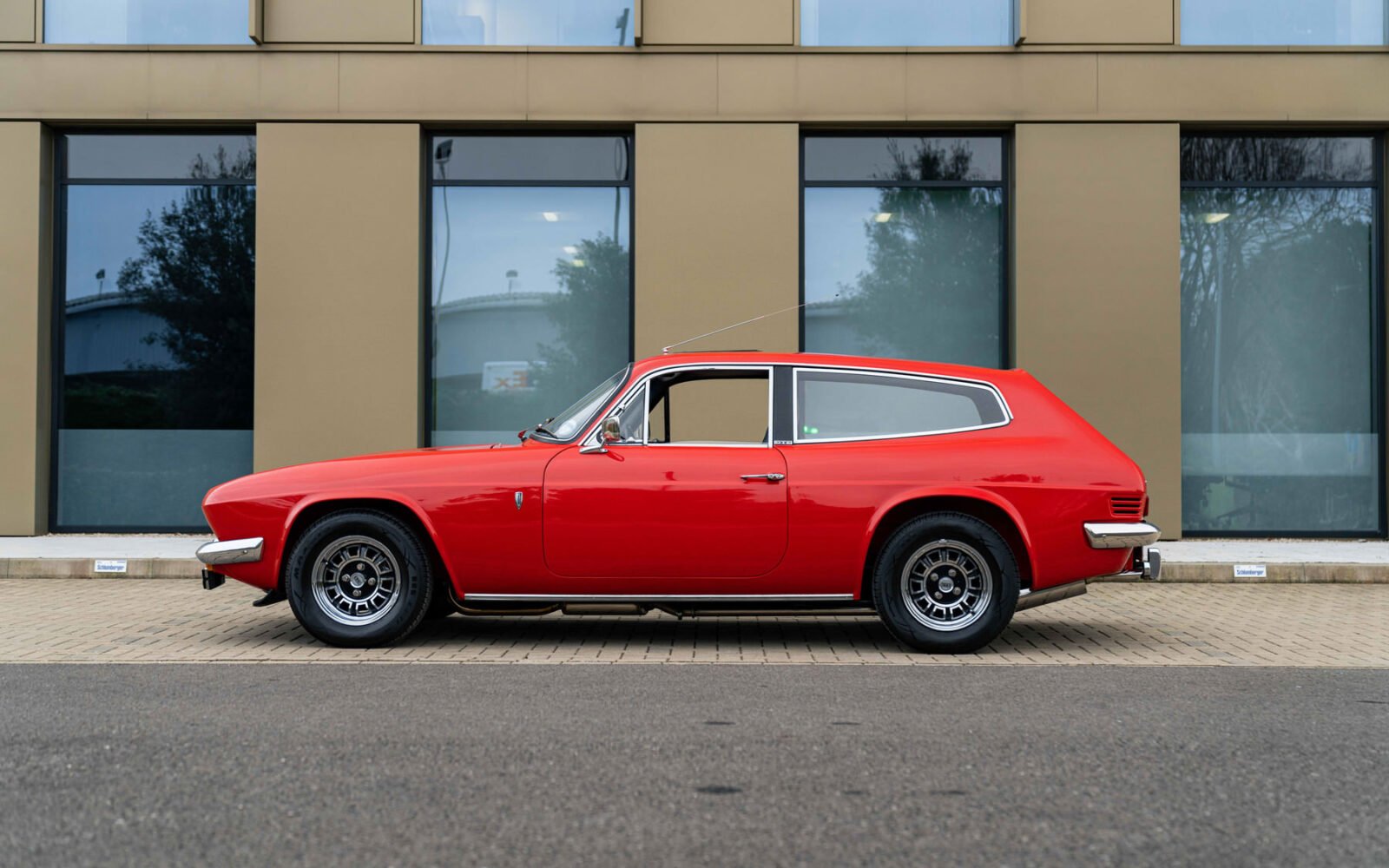 The Unusual Reliant Scimitar GTE