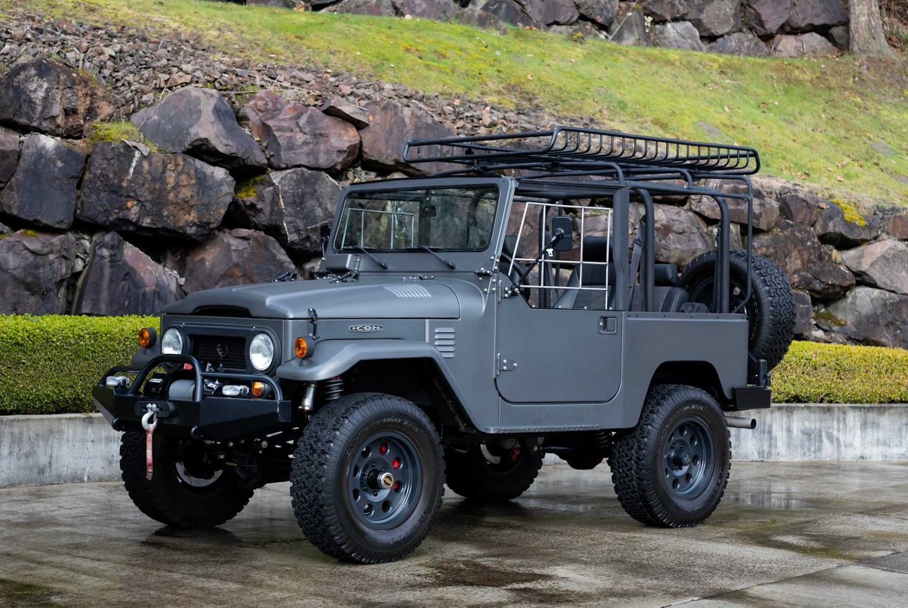 Toyota Land Cruiser FJ40 en una nueva versión épica al estilo de ICON