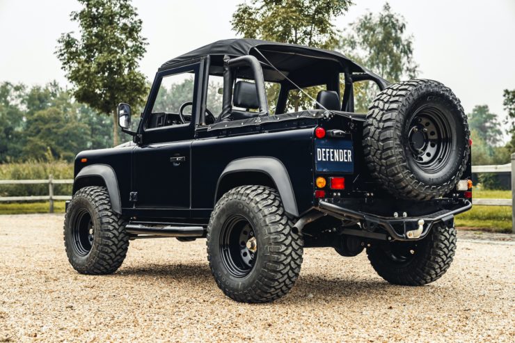 Land Rover Defender V8 1