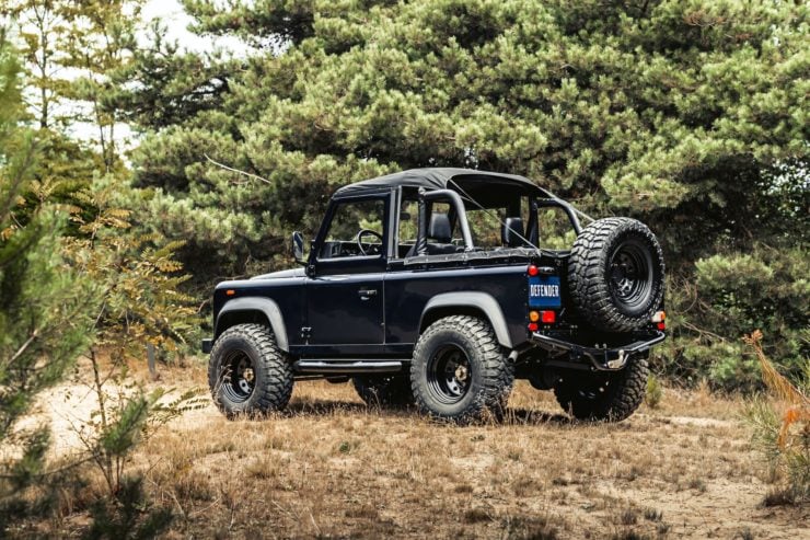 Land Rover Defender V8 14