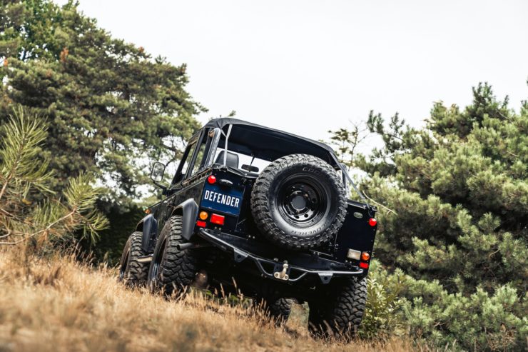 Land Rover Defender V8 15