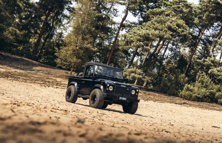 Land Rover Defender V8 19