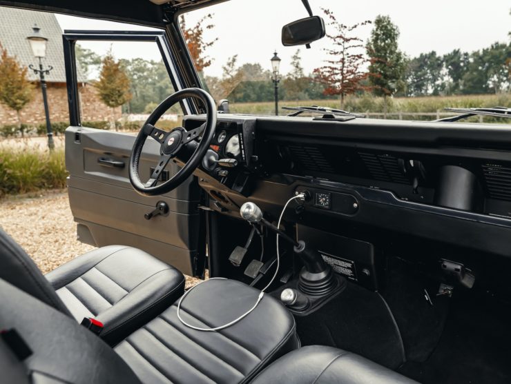 Land Rover Defender V8 4