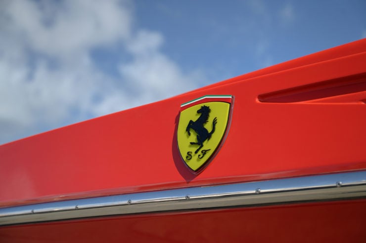 Riva Ferrari 32 5