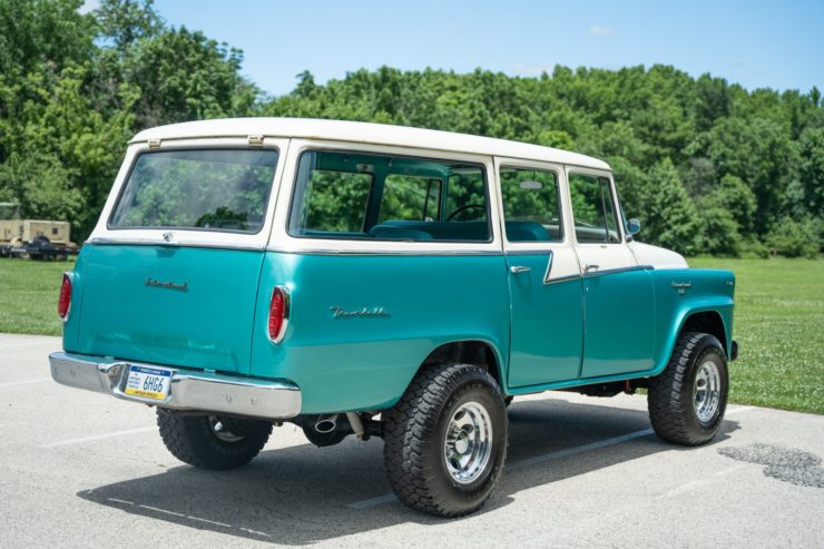 International Harvester Travelall 4x4 1