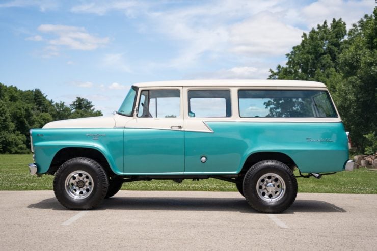 International Harvester Travelall 4x4 10