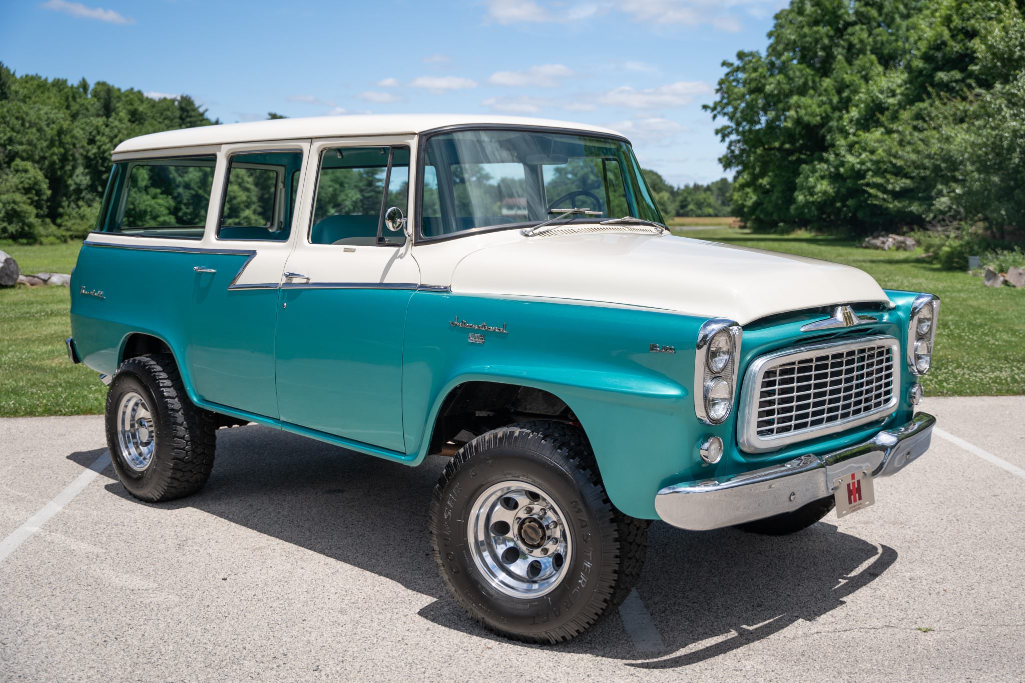 International Harvester Travelall 4x4