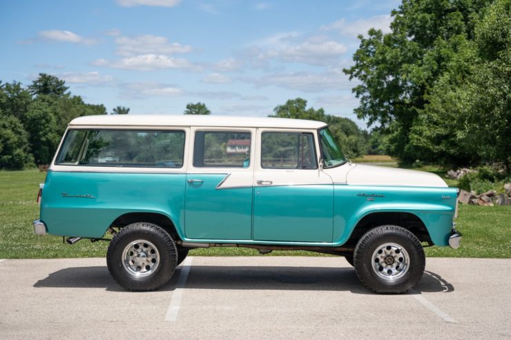 International Harvester Travelall 4x4 3