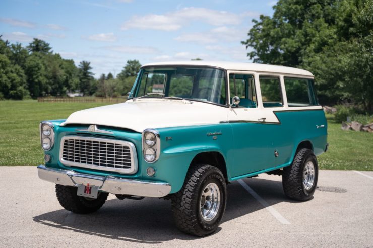 International Harvester Travelall 4x4 8