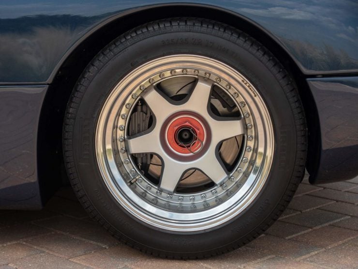 Jaguar XJR-15 wheels tyres six-spoke, 17-inch O.Z. Racing alloy wheels Pirelli P-Zero tyres