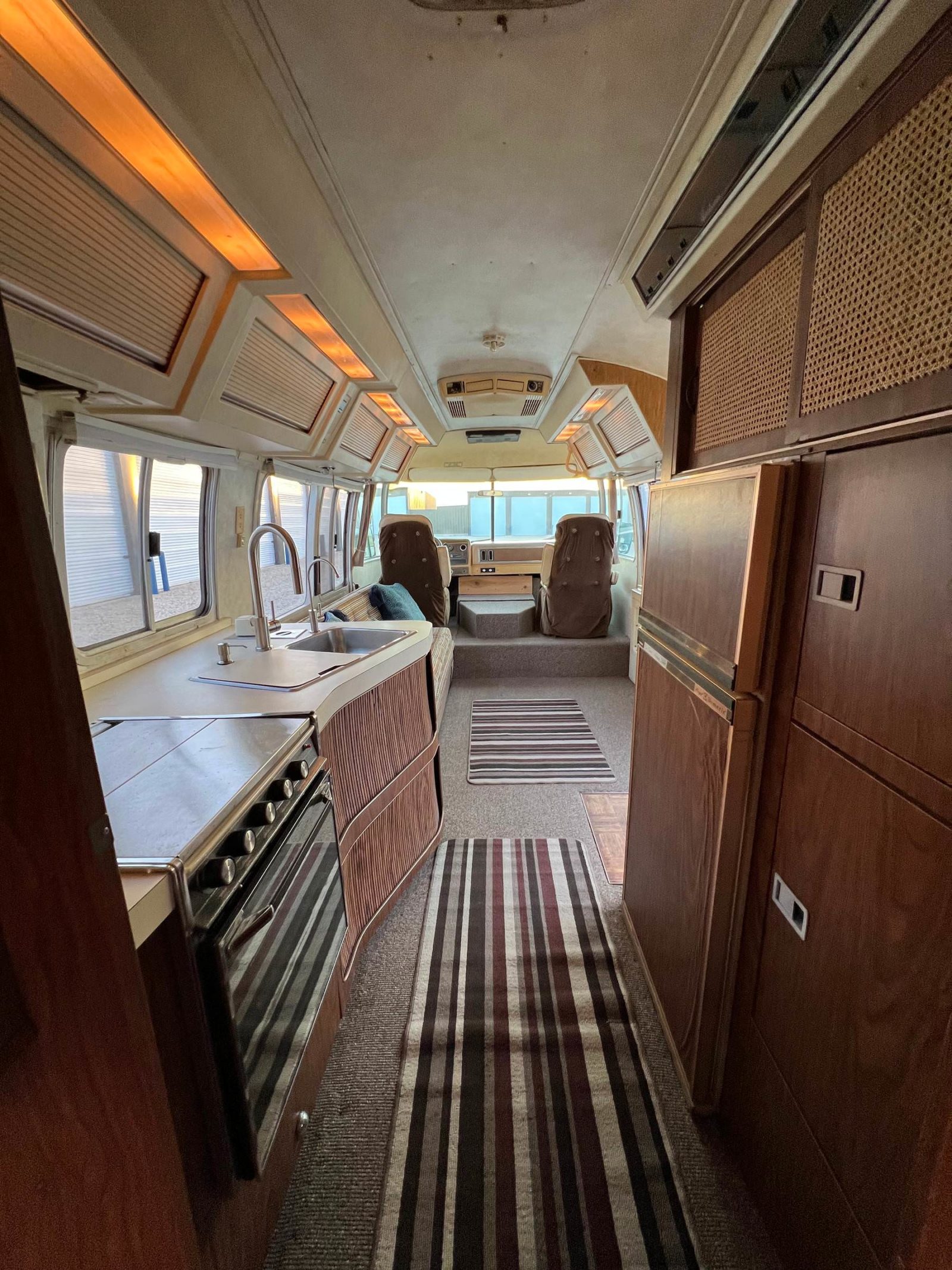 For Sale A Retro 1982 Airstream Excella Motorhome 9948