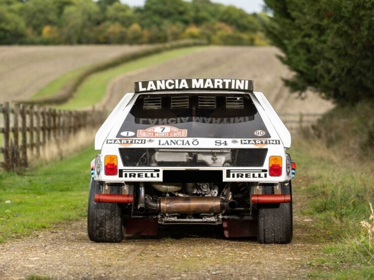 Lancia Delta S4 rally car