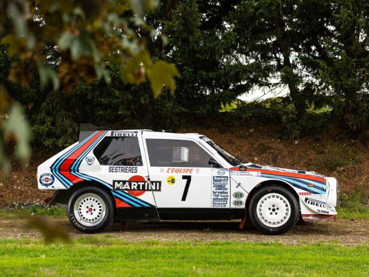 Lancia Delta S4 rally car