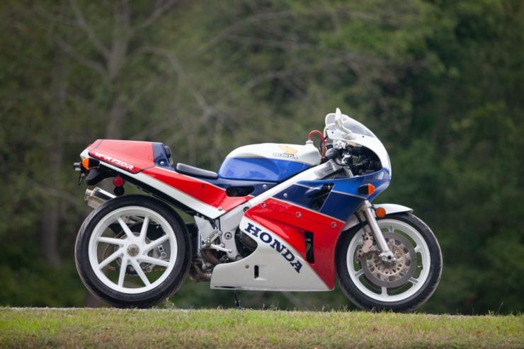 Honda VFR750R RC30 11