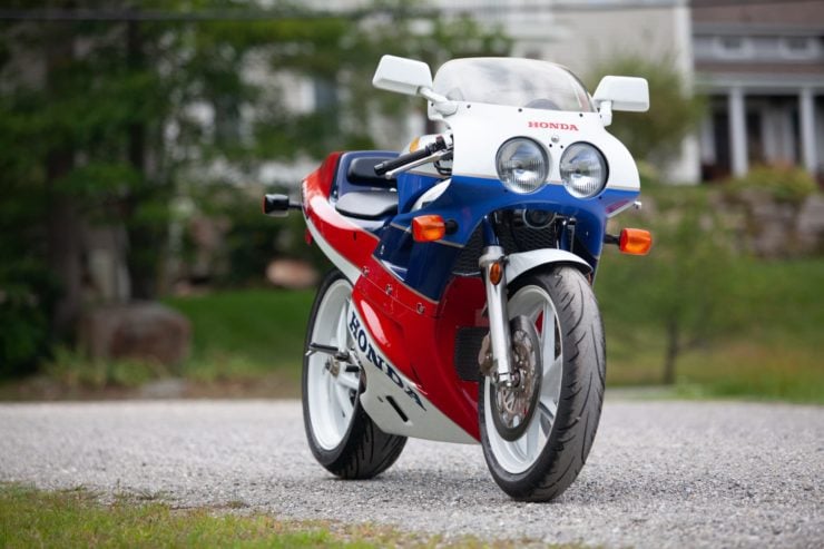 Honda VFR750R RC30 12